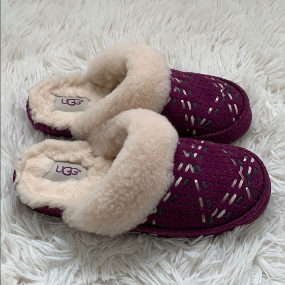 Authentic UGG Aira tehuano slippers size 5 - Picture 3 of 6